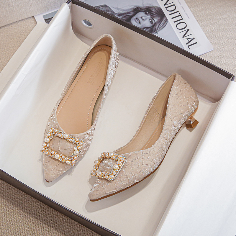 Ivory Textured Satin Pointed T - Kitten Heel Women recension och pris